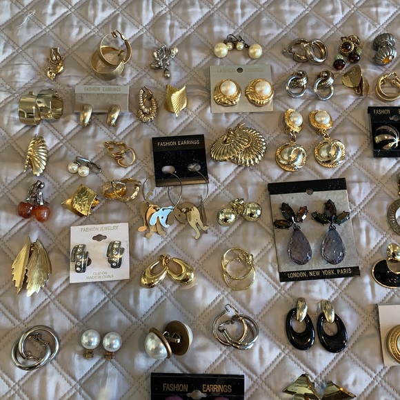 101 pairs Vintage earrings from the 70’s, 80’sand 90’s. - Picture 4 of 5